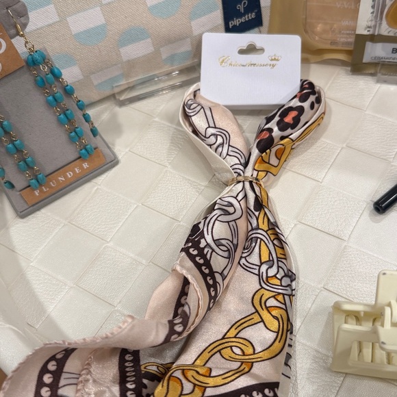 12 Piece Lux Bundle - Picture 7 of 10